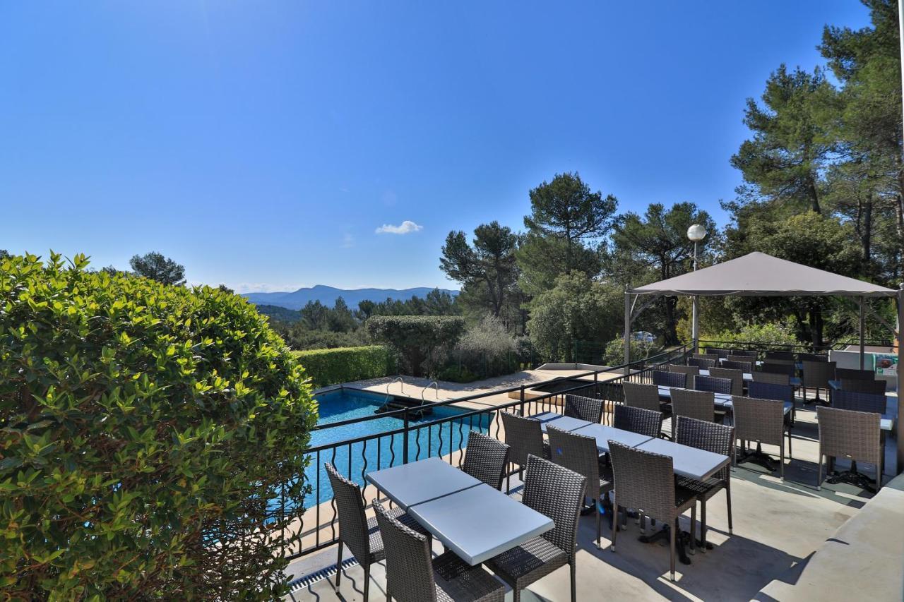 Les Arbousiers Village Hotel Provencal La Roquebrussanne Bagian luar foto