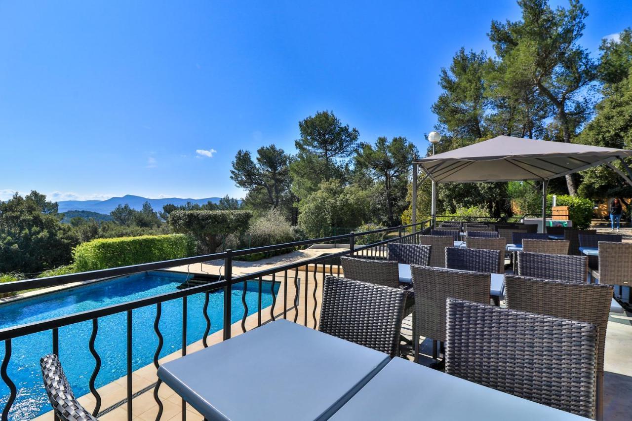 Les Arbousiers Village Hotel Provencal La Roquebrussanne Bagian luar foto
