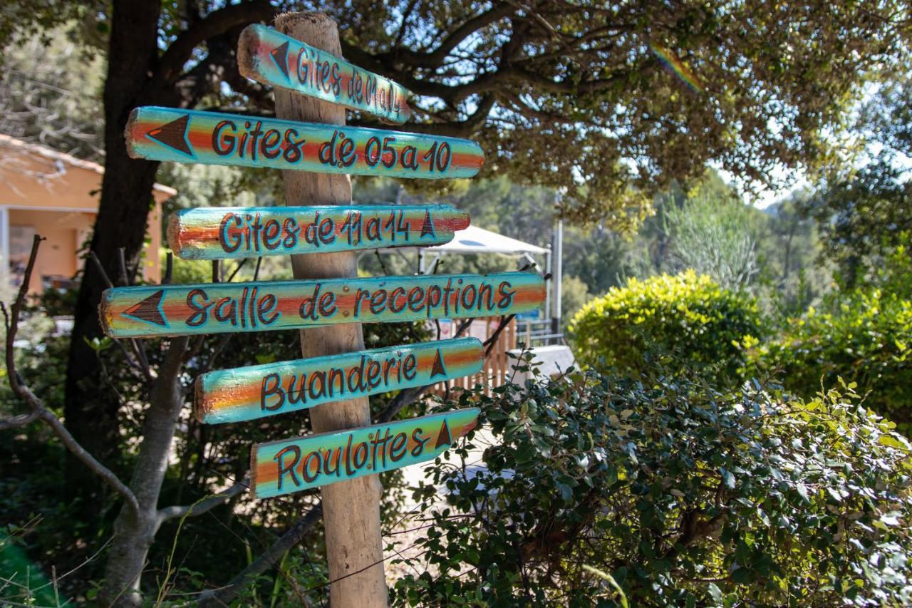 Les Arbousiers Village Hotel Provencal La Roquebrussanne Bagian luar foto