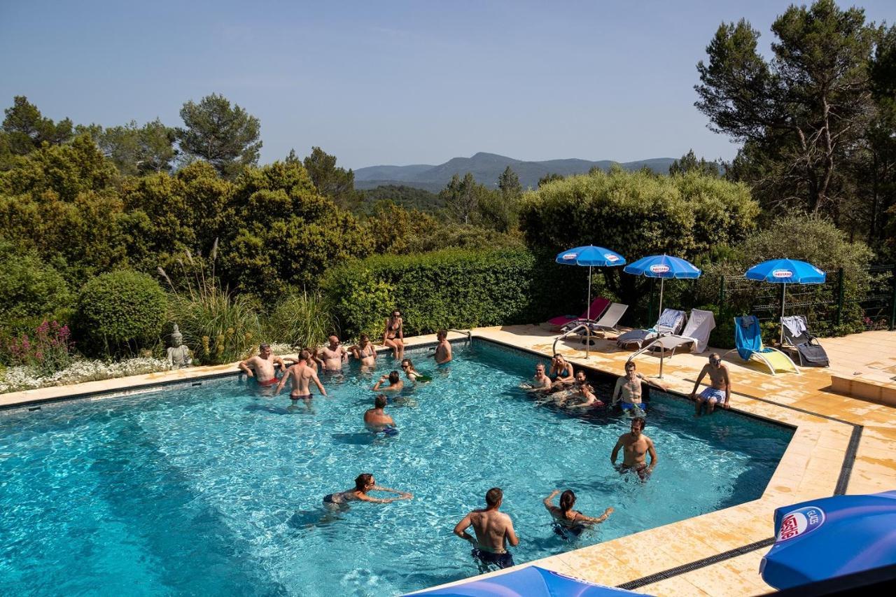 Les Arbousiers Village Hotel Provencal La Roquebrussanne Bagian luar foto