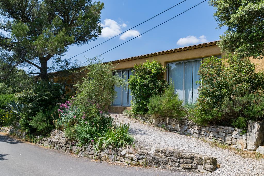 Les Arbousiers Village Hotel Provencal La Roquebrussanne Bagian luar foto